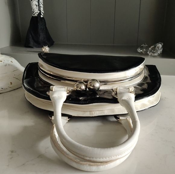 🛍️La Diva Handbag with attachable crossbody strap - Picture 3 of 10